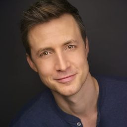 Michael Shenefelt - 末日突襲演員 飾演Anchor #4