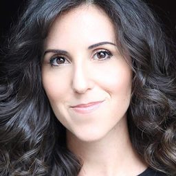 Allie Feder 飾演 Christie Clauson (singing voice)