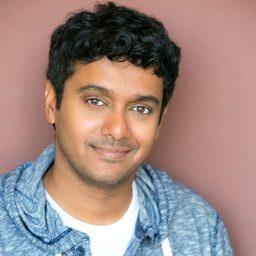 Charan Prabhakar 飾演 Officer Nair