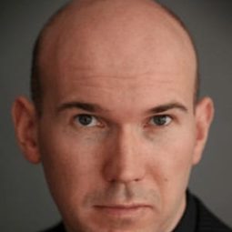 艾力克斯·麥昆 - 冏男四賤客演員 飾演Kevin Sutherland