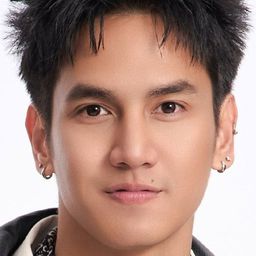 Apisit Sangming 飾演 Anutin