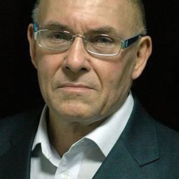 Boguslaw Sobczuk 飾演 Kędzierski