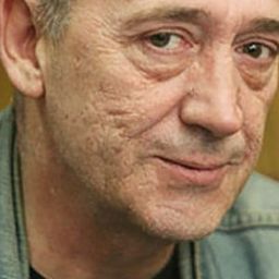 Ivaylo Hristov 飾演 The Retired Policeman