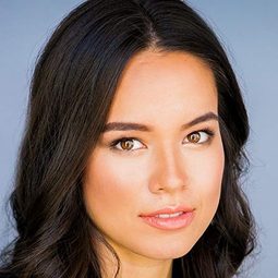 Genevieve Kang - Pride, Prejudice and Mistletoe演員 飾演Erica