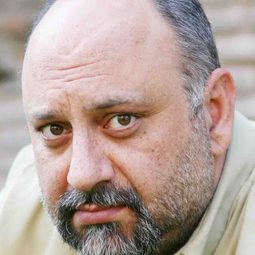 巴伯卡維米 飾演 Mr. Hamil