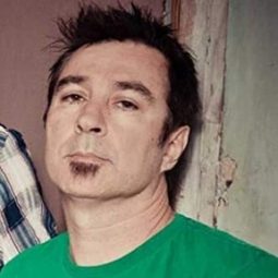Ken Bethea 飾演 Alien Band (Sliyavastojoo)