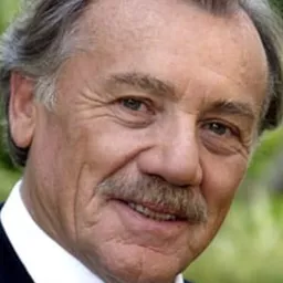 Franz Buchrieser 飾演 Adolf Kottan