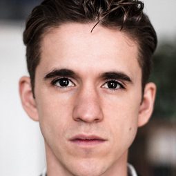 Émile Schneider 飾演 François Paradis