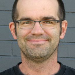 Thomas Robins 飾演 Colin McKenzie (uncredited)