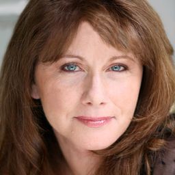 Debra Sullivan 飾演 Susie the Waitress