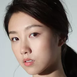 顏卓靈 飾演 Yoyi Koo  (The Chink)