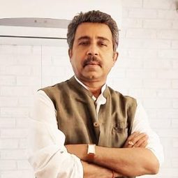 Pankaj Jha 飾演 