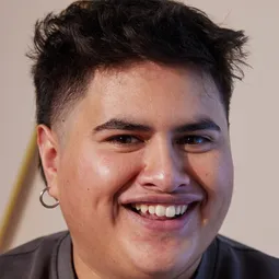 朱利安·丹尼森 - How to Train Your Dragon 2演員 飾演Fishlegs