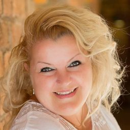 Helle Pilar Larsen - 92 年之夏演員 飾演Sygeplejerske