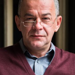 Nebojša Glogovac 飾演 Simke