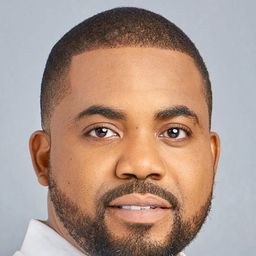 Okey Uzoeshi 飾演 Nnamdi Ezeji