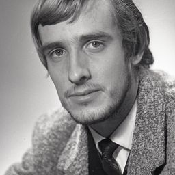 Lembit Ulfsak 飾演 Novikov