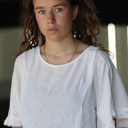 Linda Berthold 飾演 Komparse