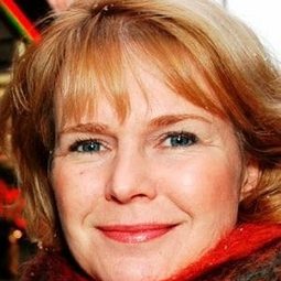 Birgitte Victoria Svendsen 飾演 Mor