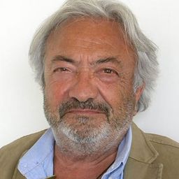 Gigio Morra 飾演 Iavarone