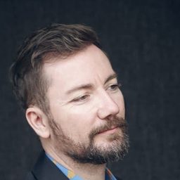 Cédric Le Roy 飾演 L'homme de 40 ans