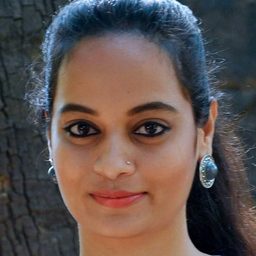 Suja Varunee 飾演 