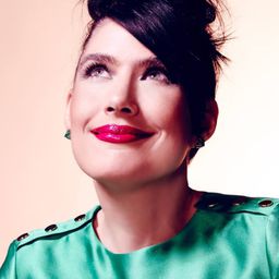 Kathleen Hanna - 小三大計演員 飾演Québécois Female Singer