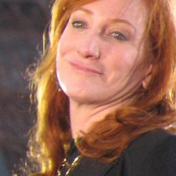 派蒂·史凱法 飾演 Self