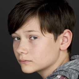 Connor Peterson 飾演 Hospital Patient (uncredited)