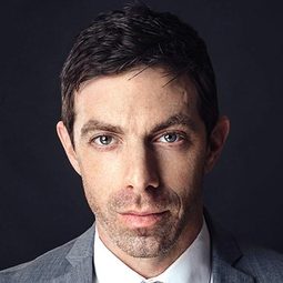 David Shae - 狂奔向聖誕演員 飾演Detective Bobby Carlotta