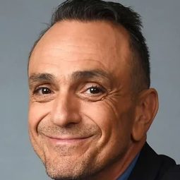 漢克·阿薩瑞亞 - 麻雀變鳳凰演員 飾演Detective