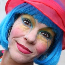 Leslie Van Zandt 飾演 Ingrid