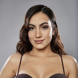 Mariana Elizondo 飾演 Mother of Juan and Joaquín