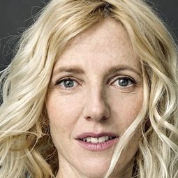 桑德琳凱柏琳 - 鋼琴意外事件簿演員 飾演Simone Herzog