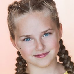 Charlie Boyle - Jingle Bell Princess演員 飾演Sophie Cutler