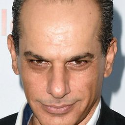 沙德·法拉傑 - 軍火狗演員 飾演Vegas X Supplier