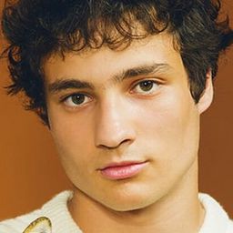 Quentin Dolmaire 飾演 Camille