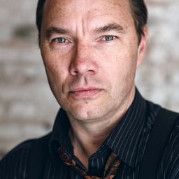 Thomas Arnold 飾演 Edgar Keun