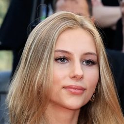 Romy Mars - 大都會演員 飾演Girl Reporter