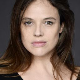 卡塔莉納·華倫斯坦 飾演 Lili