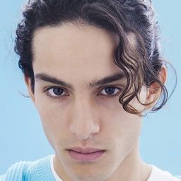 Sayyid El Alami 飾演 Sherif, young footballer