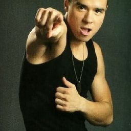 Tom Taus 飾演 Matzu