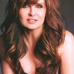 Deborah Allen 飾演 Mandy