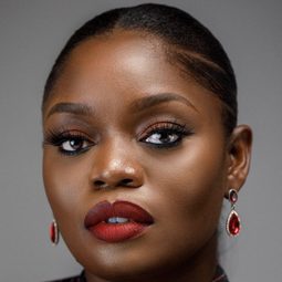Aiyeola Bisola 飾演 Ngozi