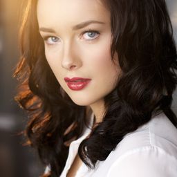 艾莉·麥唐納 飾演 Megan Saxton