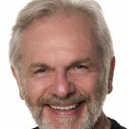 亨利·帕尼奧泰利 飾演 Prof. Djalma