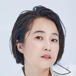 Song Eun-yi 飾演 Self