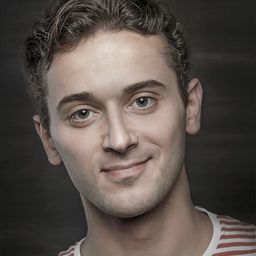 Robert Annus 飾演 Hitchhiker (uncredited)