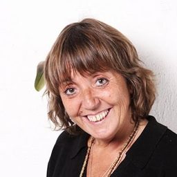 Barbora Hrzánová 飾演 Frog	(voice)