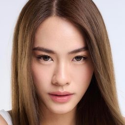 席索恩·克林妮亞 - 洞悉真相演員 飾演Paew